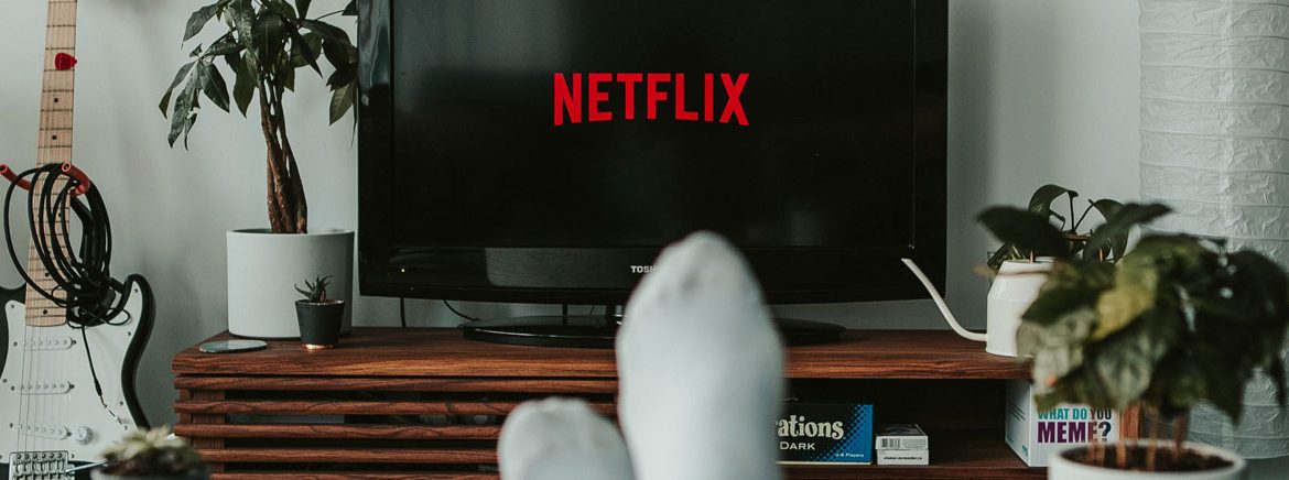 Godersi Netflix sdraiati sul divano | the Zen agency